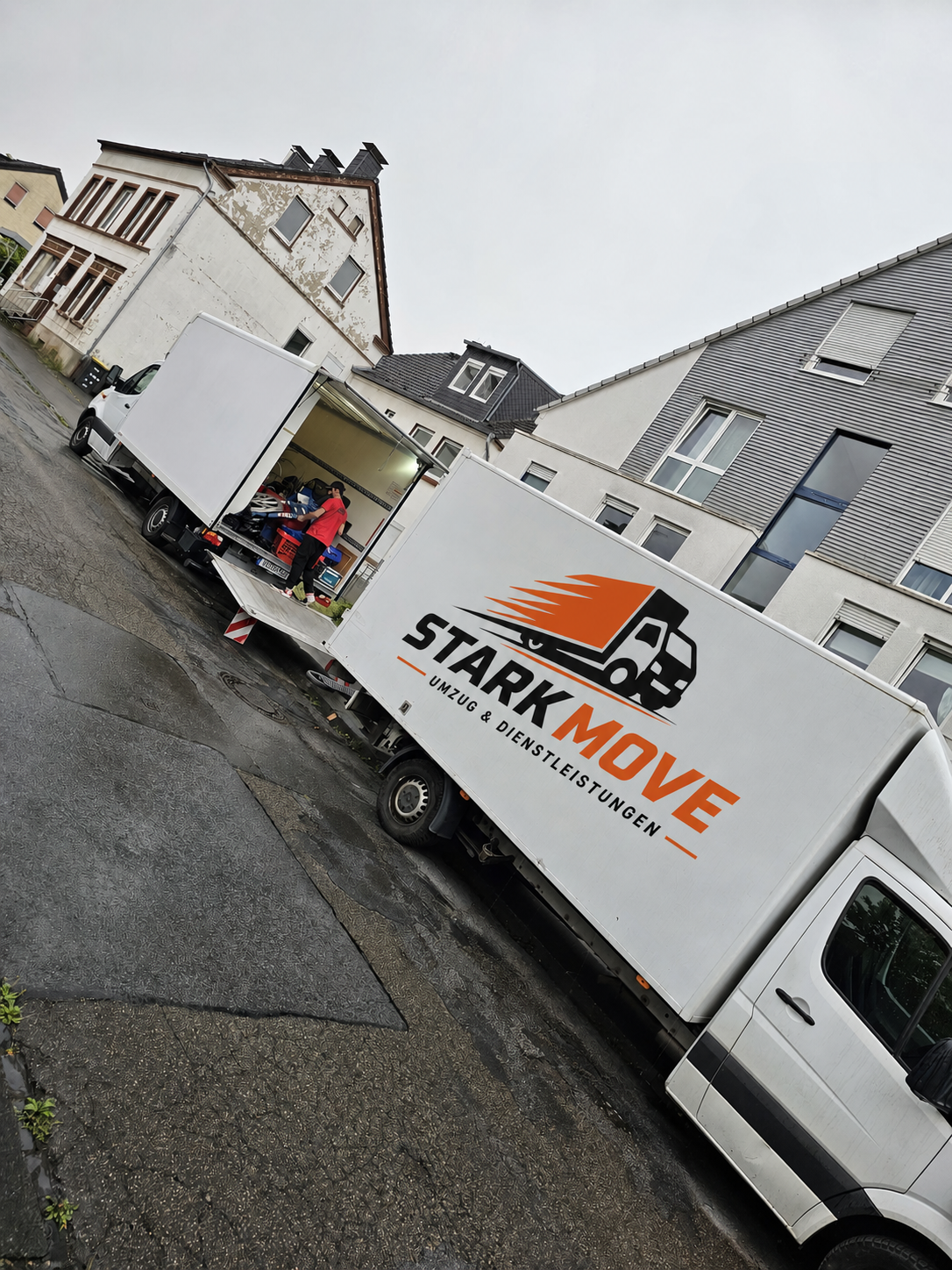 StarkMove Umzugs-LKW beim Beladen